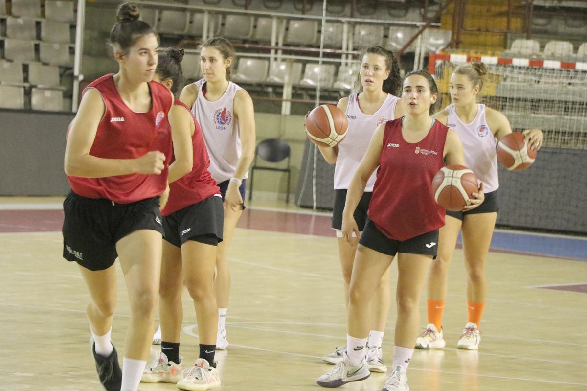 El equipo leonés continúa con su preparación para afrontar su segunda campaña en la tercera categoría del baloncesto nacional