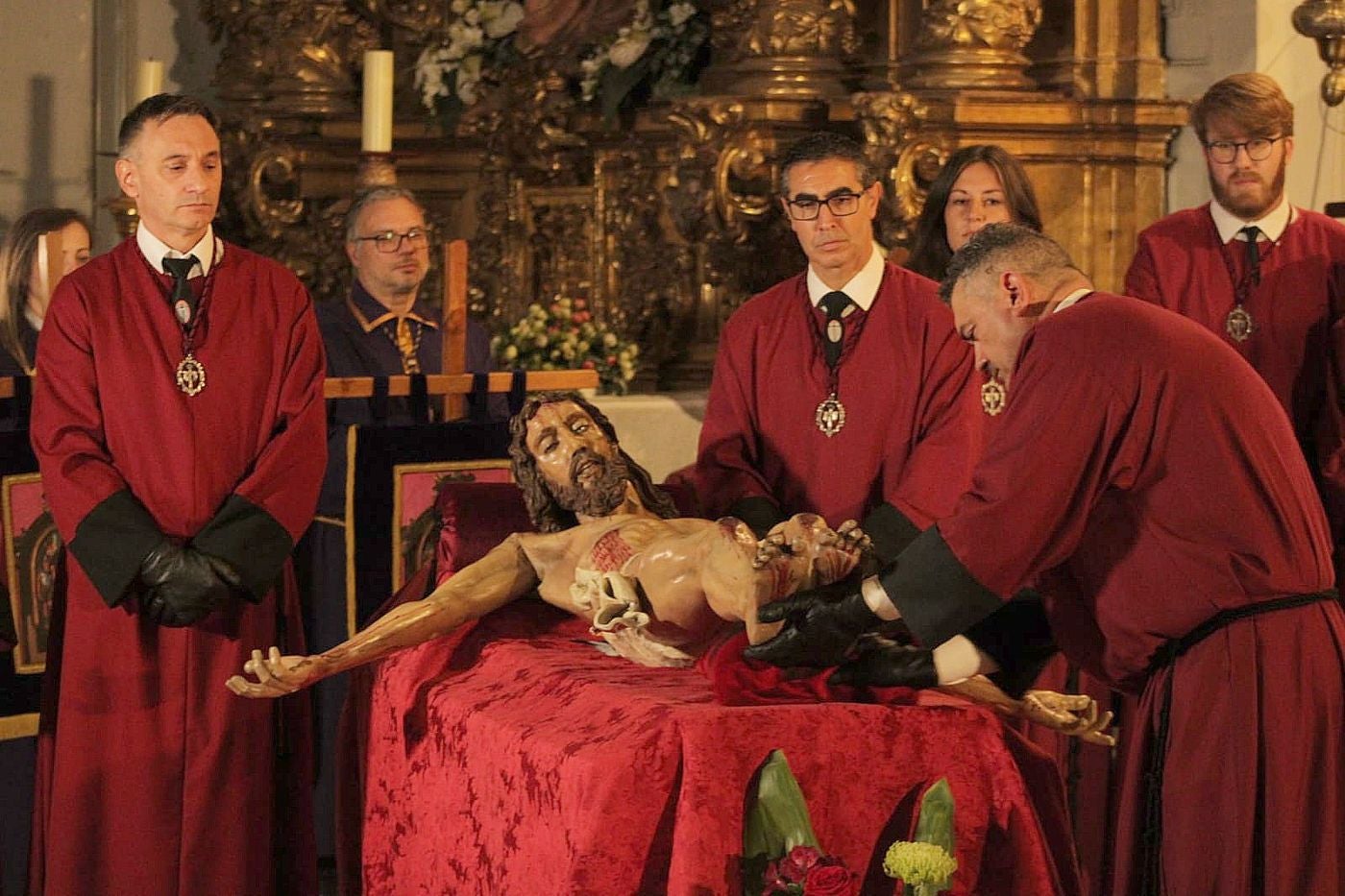 La ruta 'Tras los pasos de los papones' congrega a cientos de personas a lo largo de sus diferentes 'paradas' con especial presencia en el convento de las Concepcionistas y en la parroquia de Santa Marina la Real. 