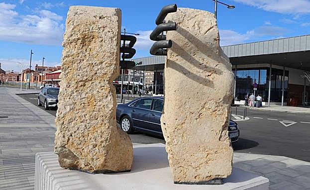 Galería. Las nuevas esculturas instaladas en la nueva zona de la estación de tren de León. 