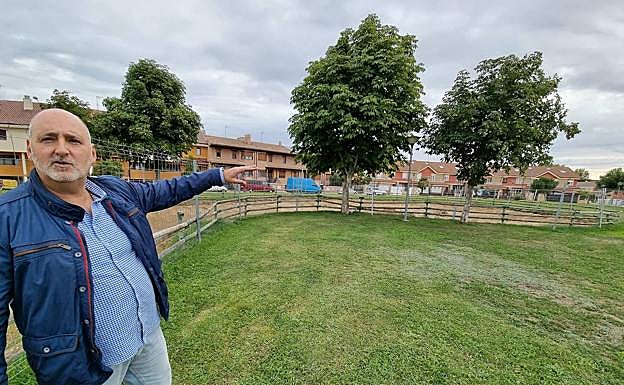 El concejal Ricardo de Dios visita las obras. 