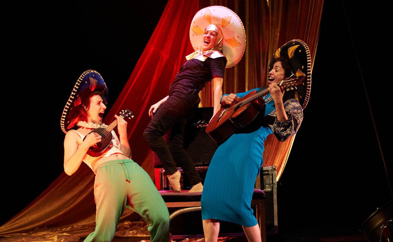 La muestra de teatro latinoamericano lleva a El Albéitar la obra 'Qué mujer prodigio soy'.