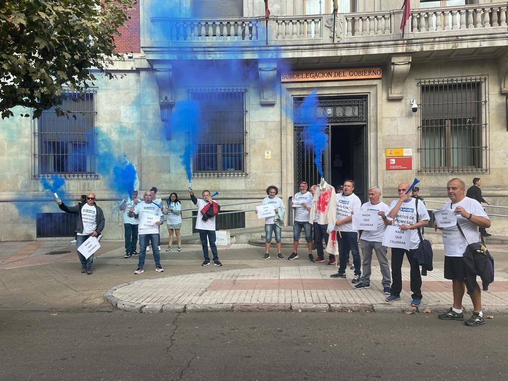 Fotos: Protesta frente a la Subdelegación por parte de los funcionarios de prisones