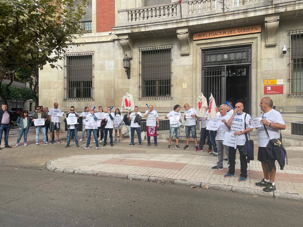 Fotos: Protesta frente a la Subdelegación por parte de los funcionarios de prisones