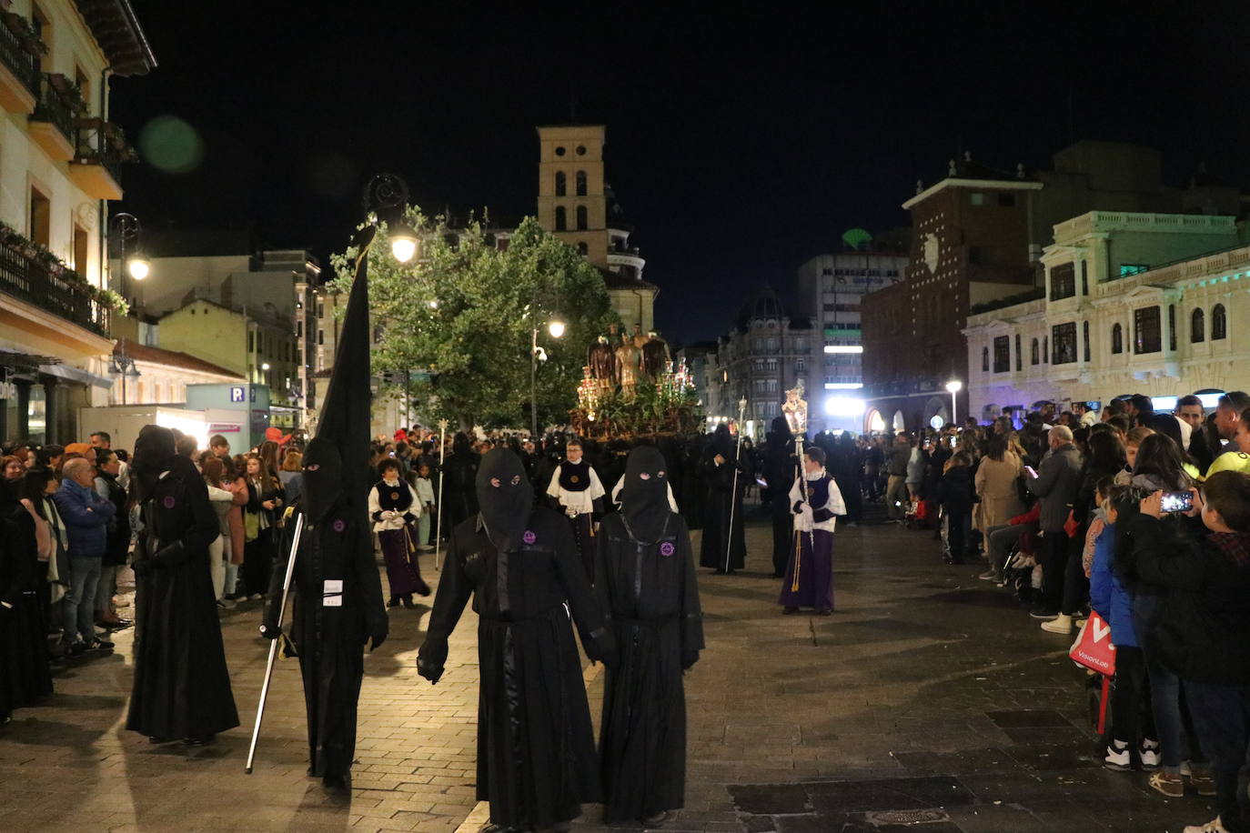 El 33 Encuentro Nacional de Cofradías celebra la magna procesión' 'Passio Legionensis' como acto central de su programación.