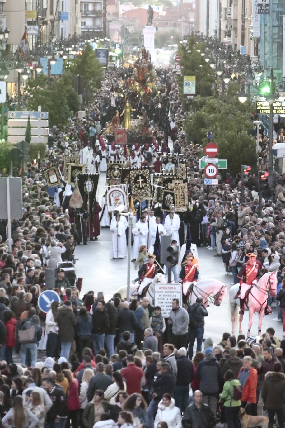 El 33 Encuentro Nacional de Cofradías celebra la magna procesión' 'Passio Legionensis' como acto central de su programación.