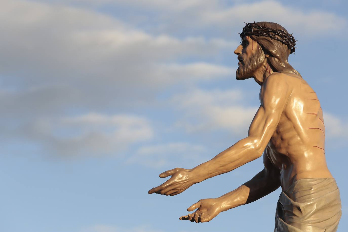 El 33 Encuentro Nacional de Cofradías celebra la magna procesión' 'Passio Legionensis' como acto central de su programación.