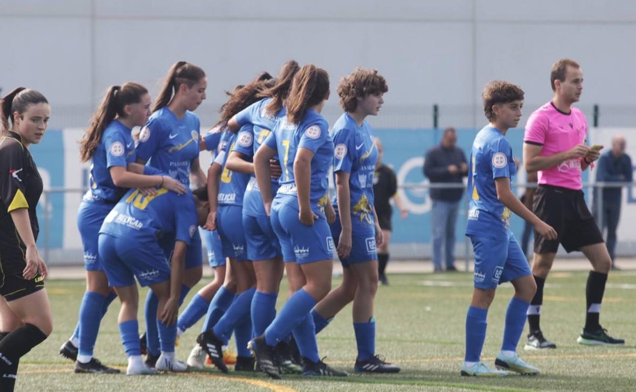 Las jugadoras del Olímpico celebran uno de sus goles.