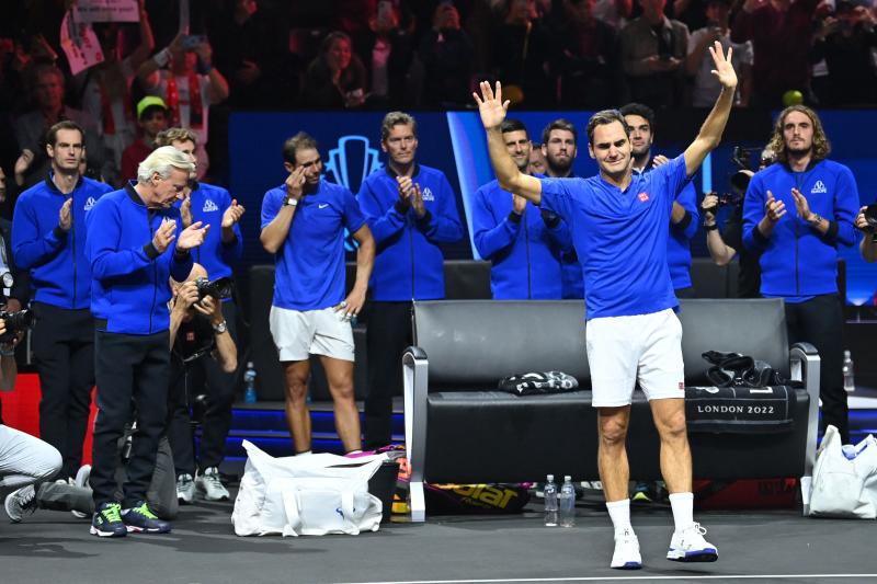 Todo el equipo de Europa aplaude a Roger Federer. 