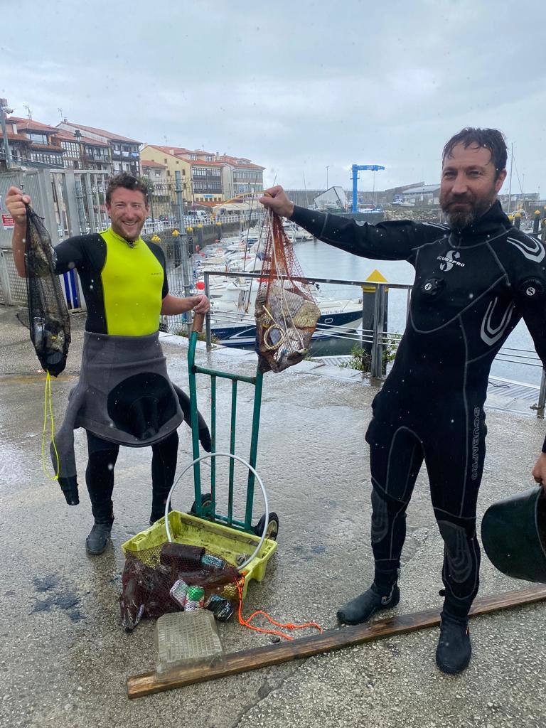 Fotos: Desde León, ayuda para limpiar el fondo marino