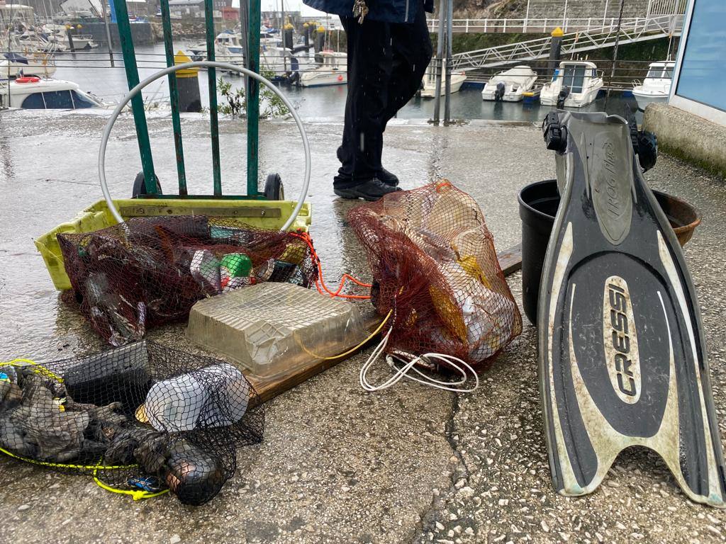 Fotos: Desde León, ayuda para limpiar el fondo marino