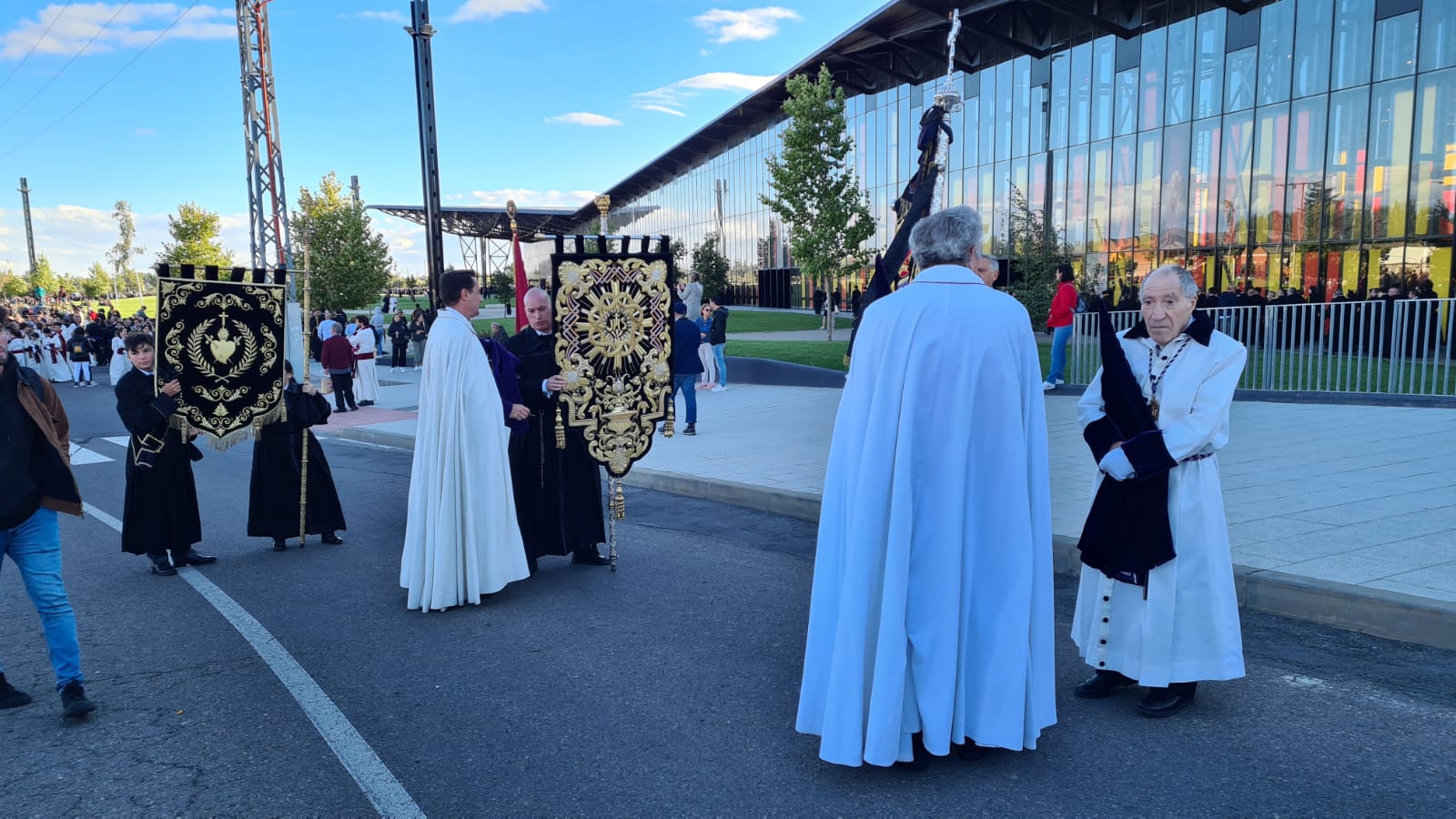 Fotos: Salida de la procesión magna de León