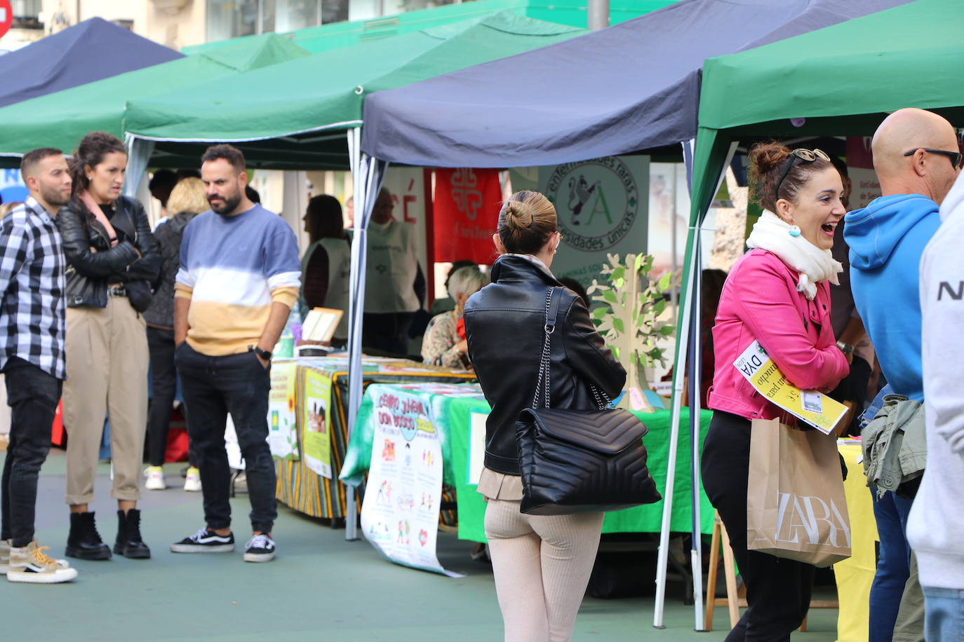 Celebración de la décima edición de la Feria del Voluntariado de León en Ordoño II.