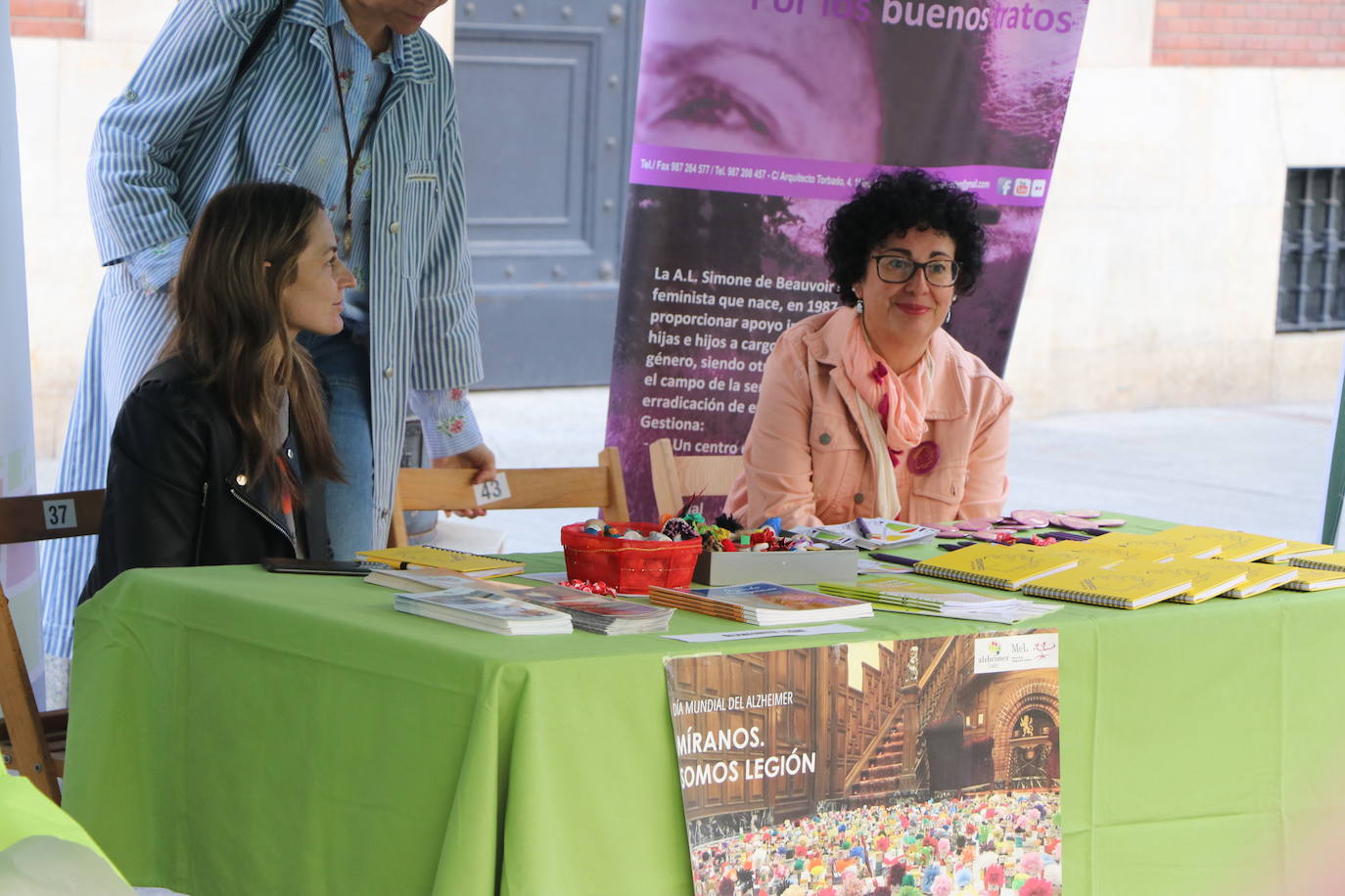 Celebración de la décima edición de la Feria del Voluntariado de León en Ordoño II.