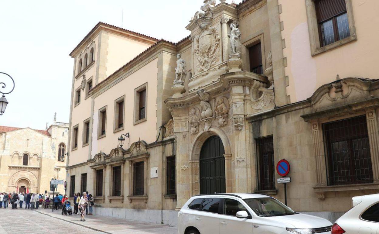 Imagen de la Audiencia Provincial de León, donde se celebrará el juicio el próximo 28 de septiembre. 