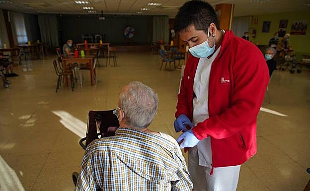 Los mayores de 60 años son la población objetivo de esta cuarta dosis.