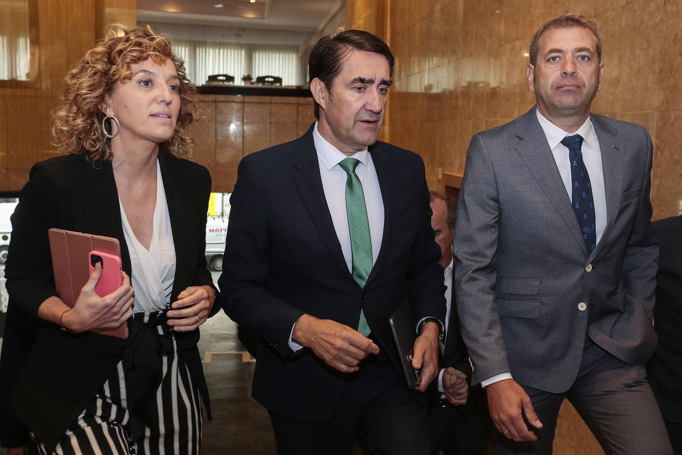 El consejero de Medio Ambiente, Vivienda y Ordenación del Territorio, Juan Carlos Suárez-Quiñones, participa en la inauguración de la jornada 'Eficiencia energética: retos y oportunidades en la rehabilitación de edificios y viviendas', organizada por la Asociación de Empresarios Leoneses de Instalaciones de Saneamiento, Fontanería, Calefacción y afines