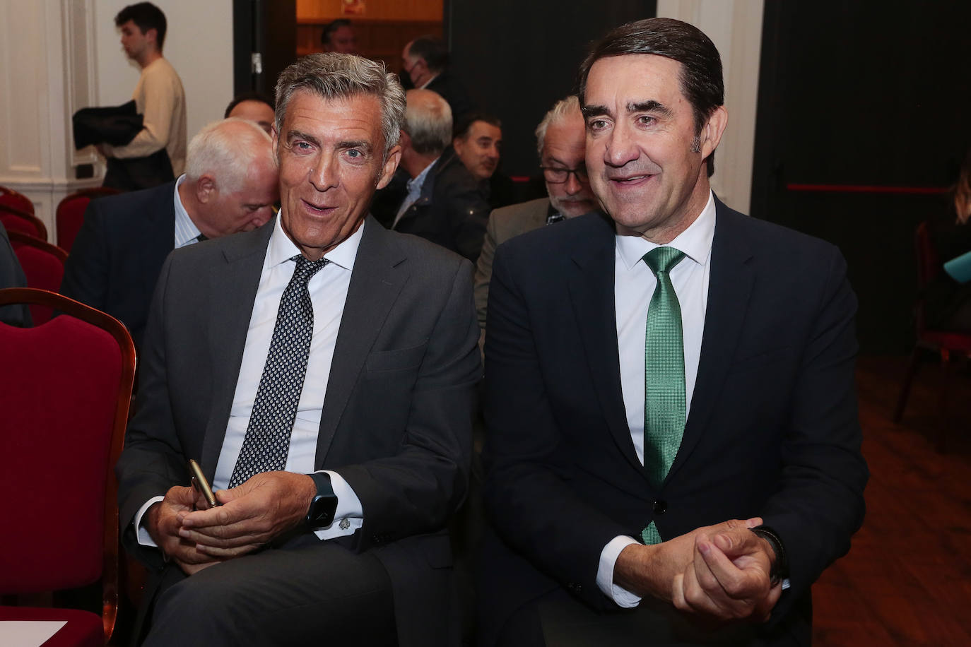 El consejero de Medio Ambiente, Vivienda y Ordenación del Territorio, Juan Carlos Suárez-Quiñones, participa en la inauguración de la jornada 'Eficiencia energética: retos y oportunidades en la rehabilitación de edificios y viviendas', organizada por la Asociación de Empresarios Leoneses de Instalaciones de Saneamiento, Fontanería, Calefacción y afines