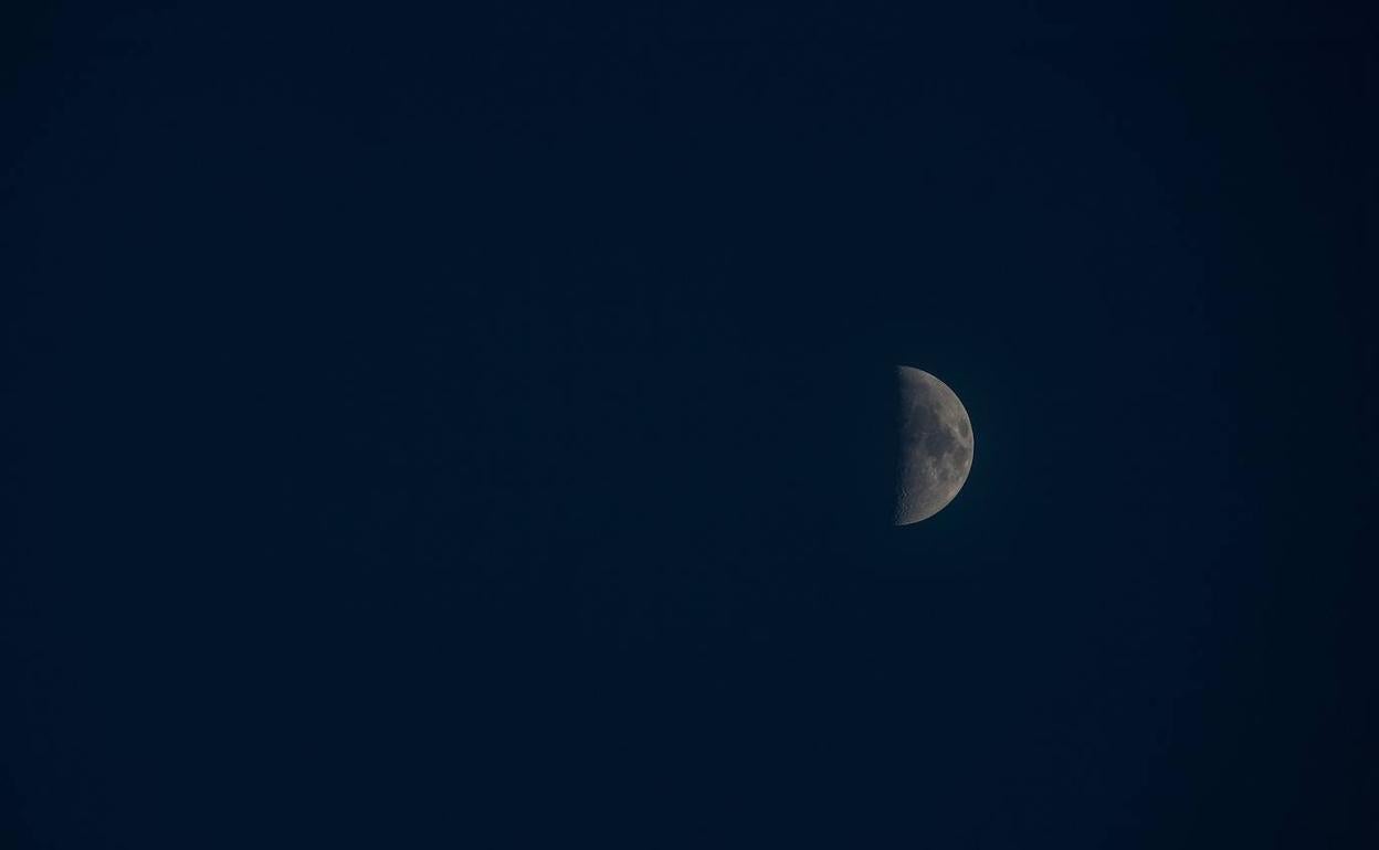 Se trata de una jornada de observación de la luna. 