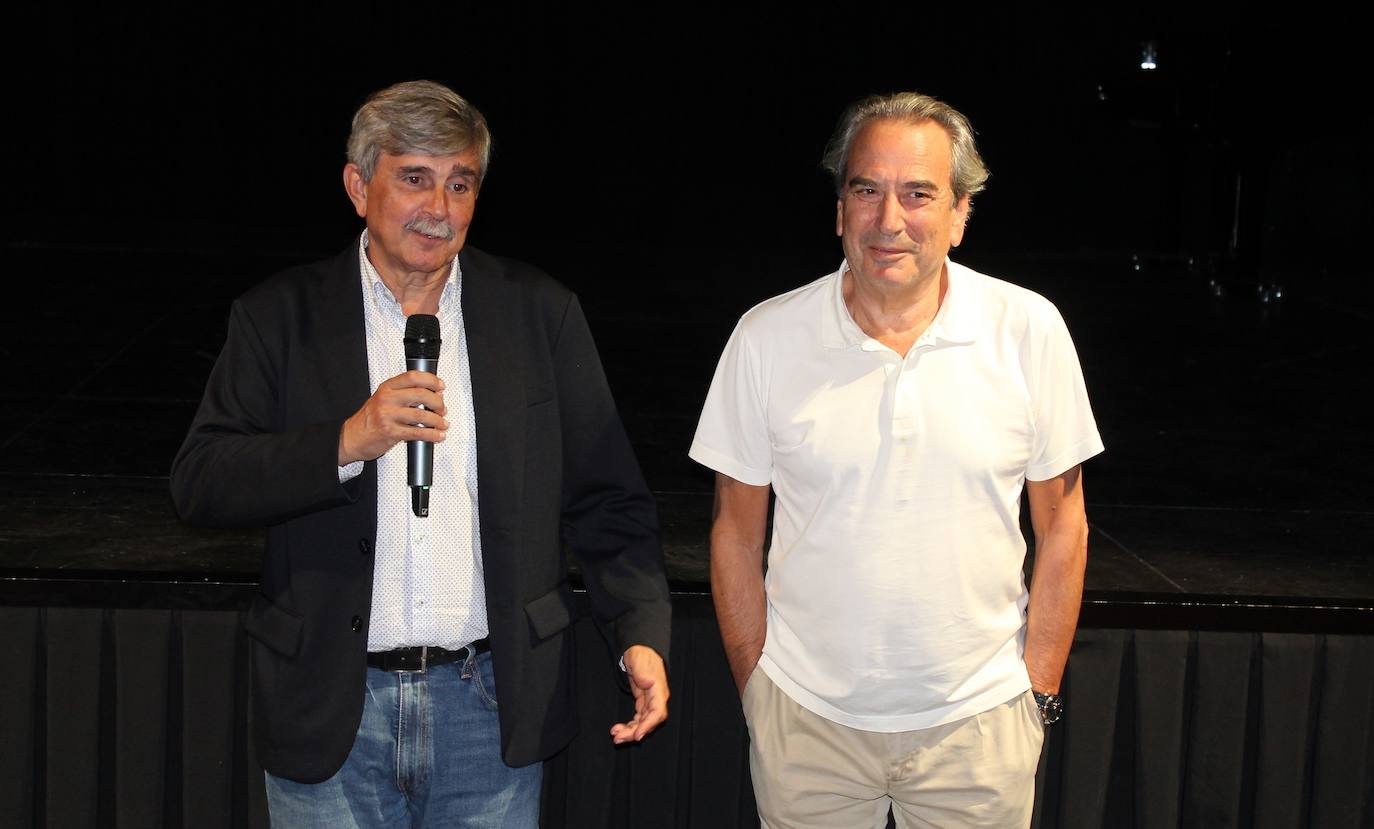 La entrega de la escultura 'Poema de sal. Memoria' y el homenaje a Pepe Tabernero. 