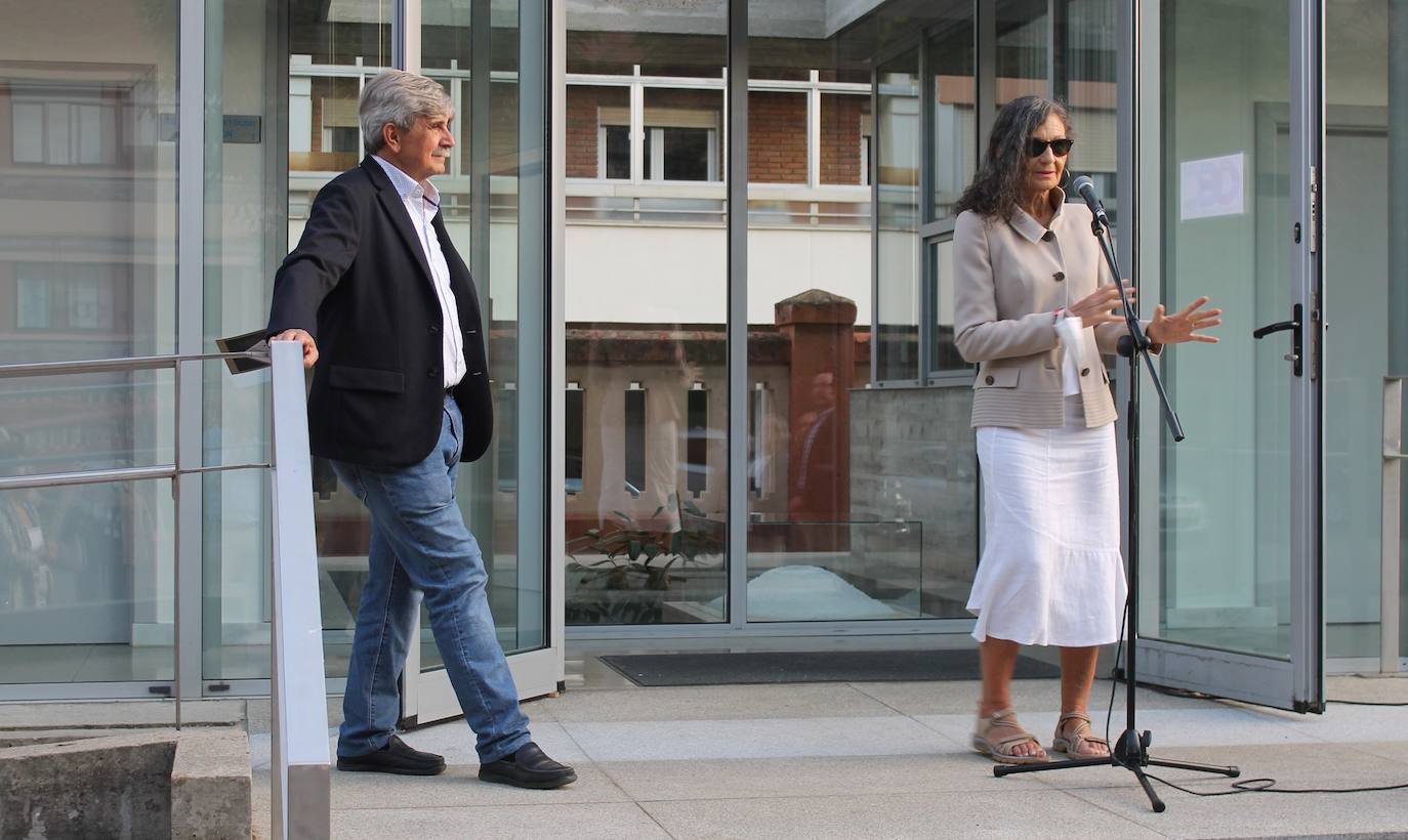 La entrega de la escultura 'Poema de sal. Memoria' y el homenaje a Pepe Tabernero. 