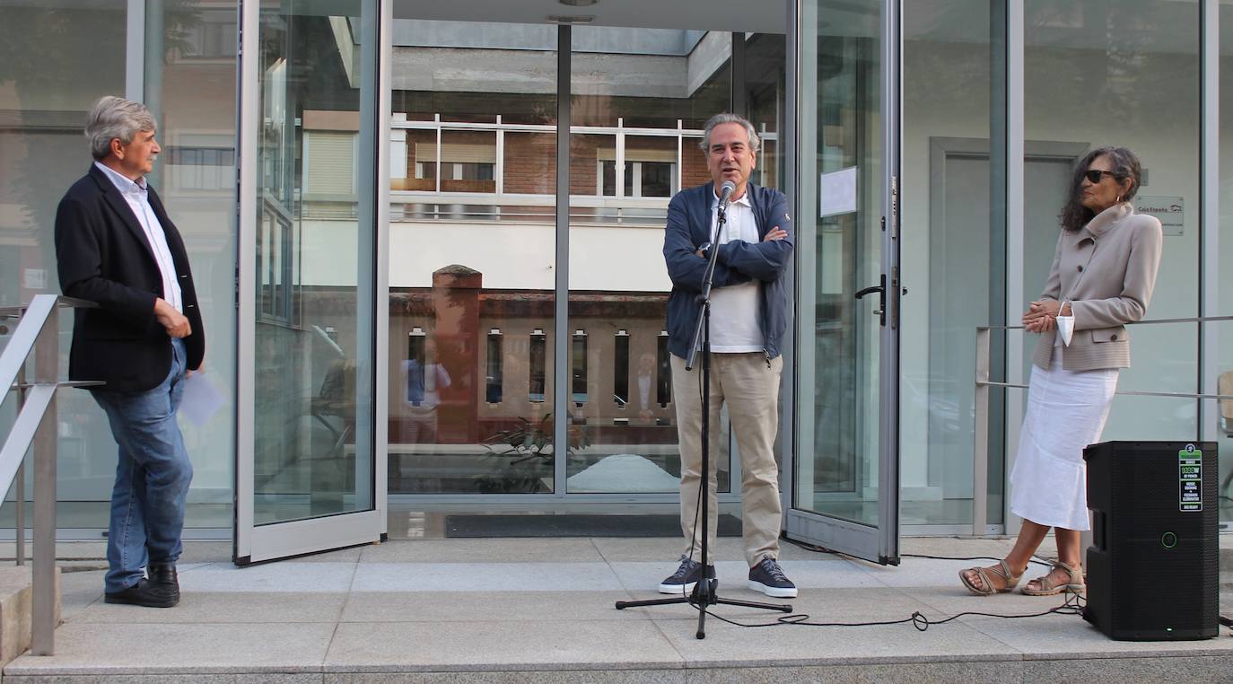 La entrega de la escultura 'Poema de sal. Memoria' y el homenaje a Pepe Tabernero. 