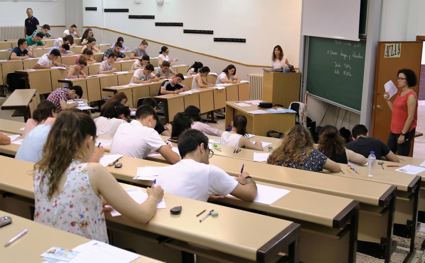 Alumnos en la EBAU de este pasado curso en las aulas de la Universidad de León.