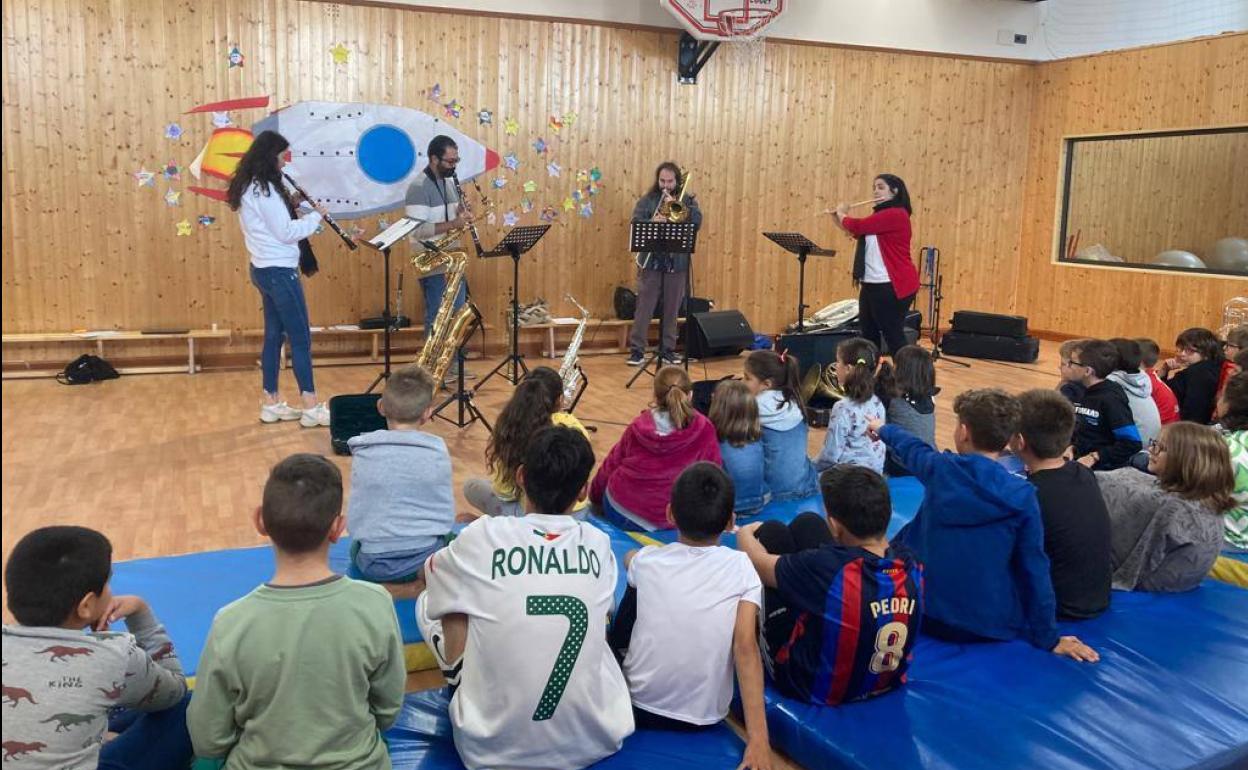 Actividad en la Escuela de Música de Sariegos.