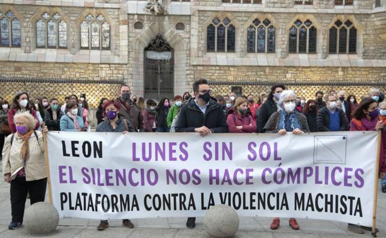 La plataforma contra la violencia machista de León convoca un nuevo 'Lunes sin sol'.