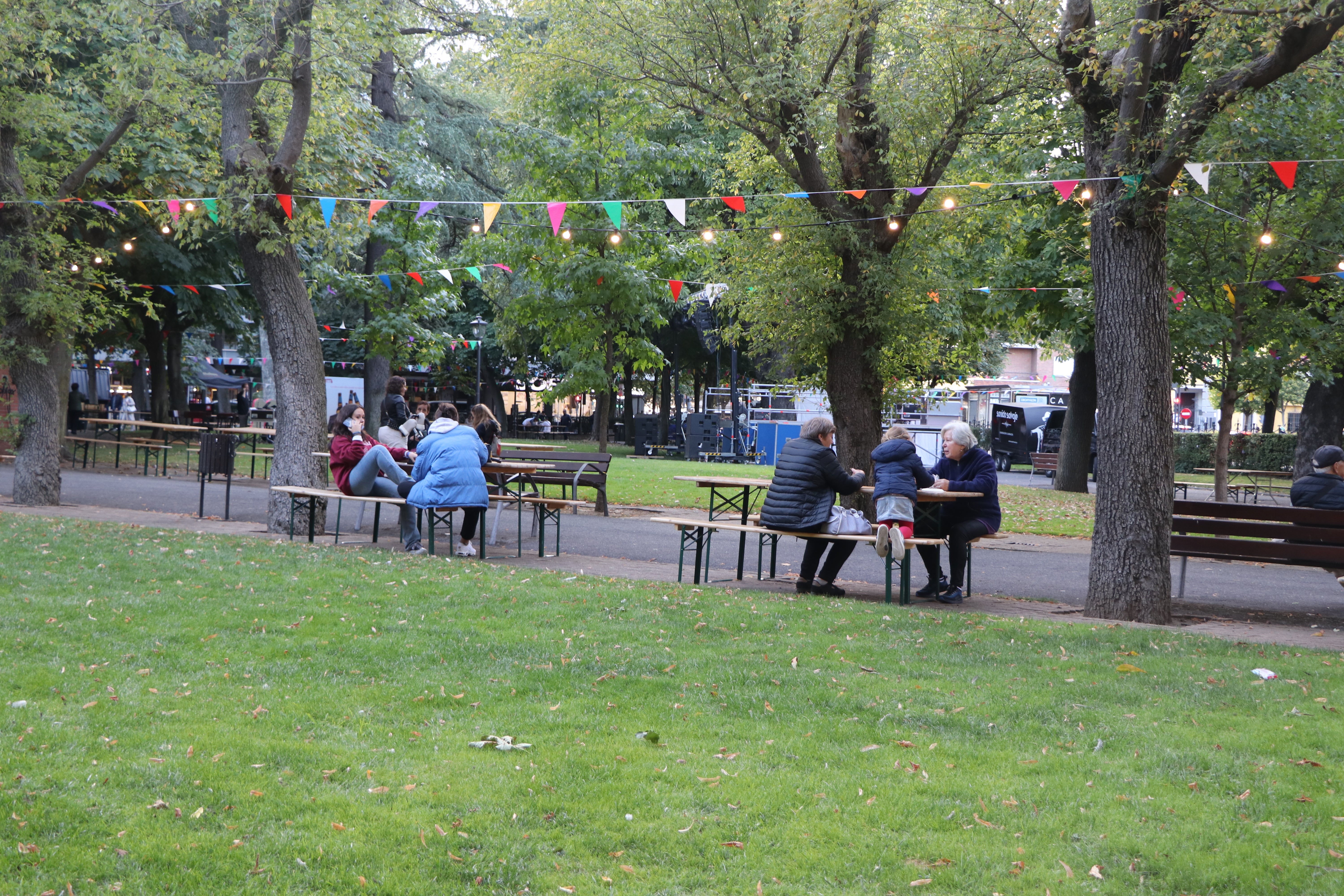 El 'Come y Calle' abre sus puertas en el Parque de San Francisco. 