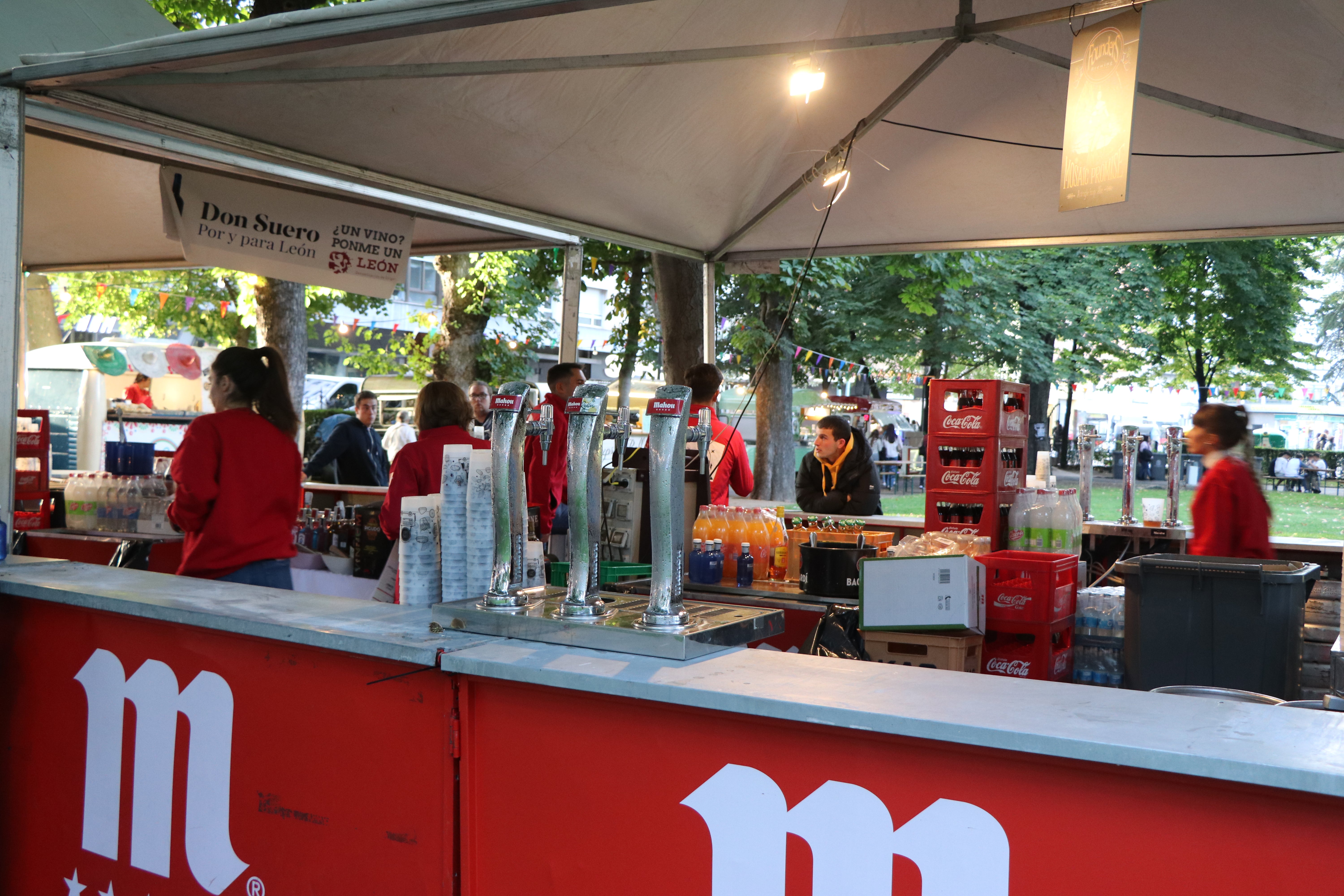 El 'Come y Calle' abre sus puertas en el Parque de San Francisco. 