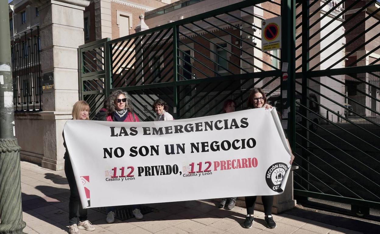 Concentración en Valladolid de los trabajadores del 112.