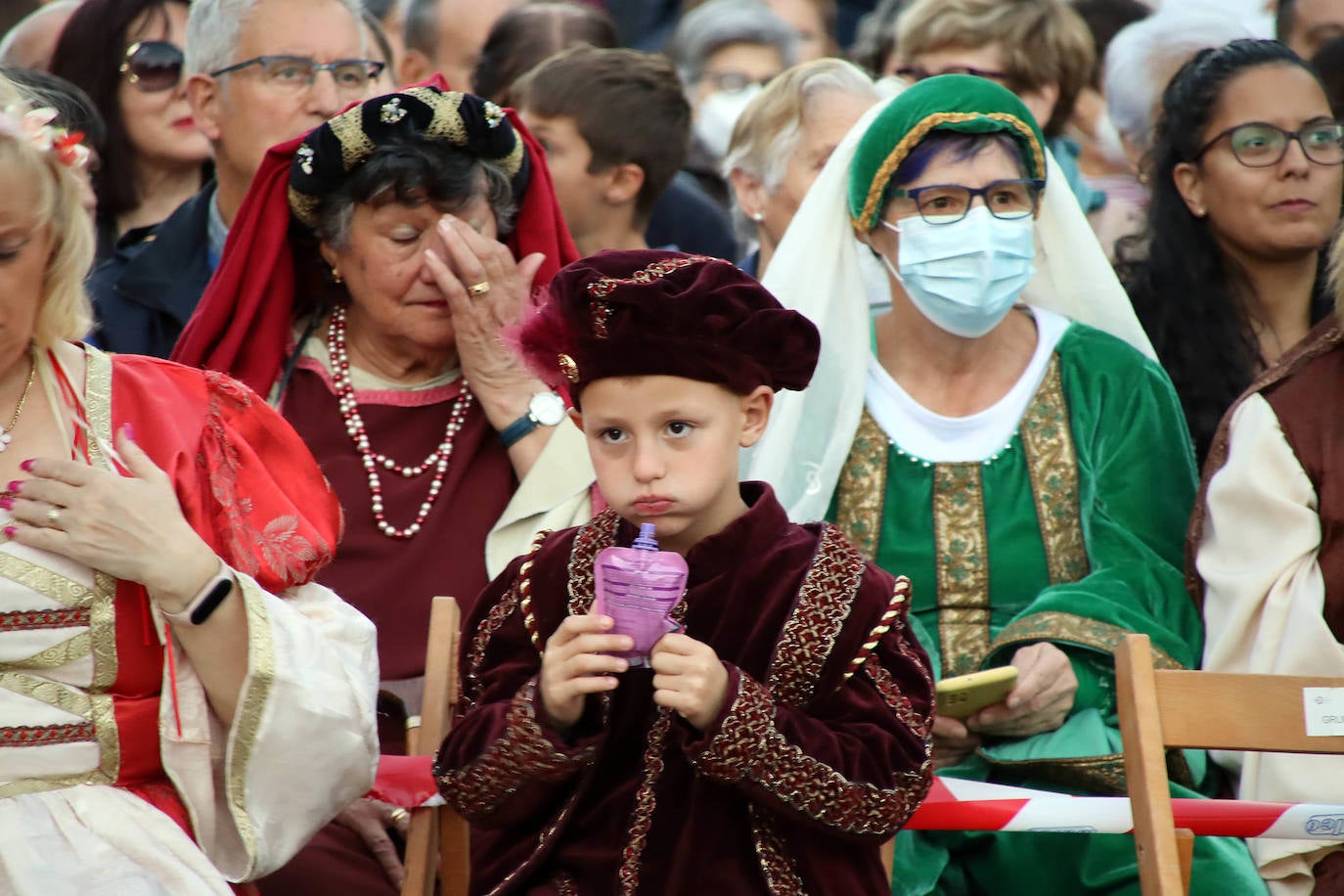 Las doncellas de León rugen ante el Emir