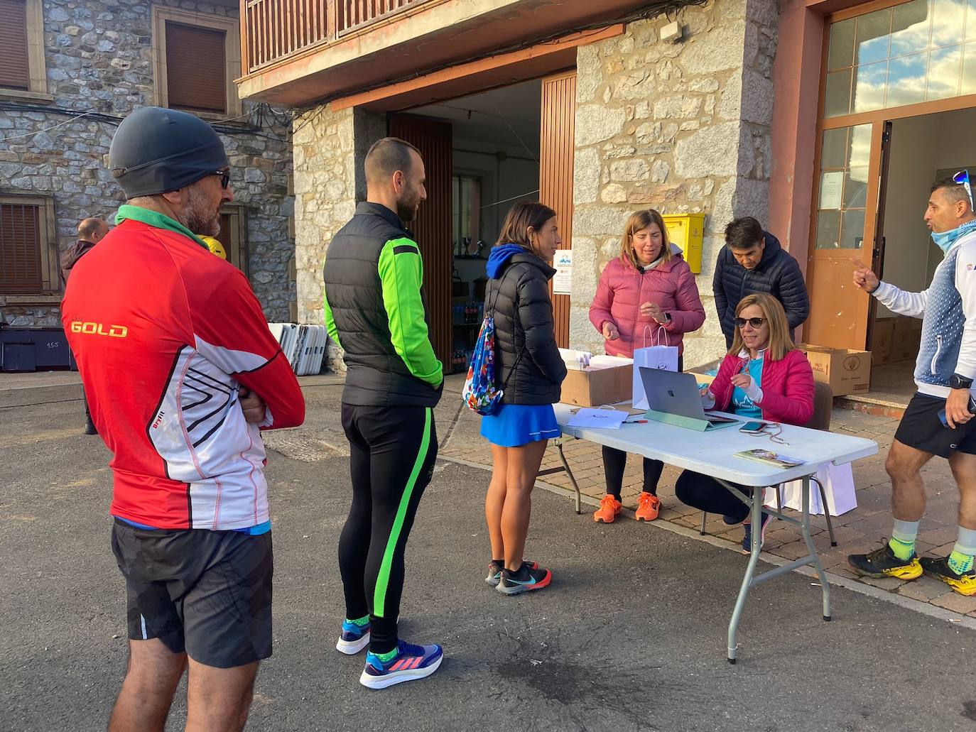 Alrededor de 200 corredores participan en el V Trail de Mampodre.