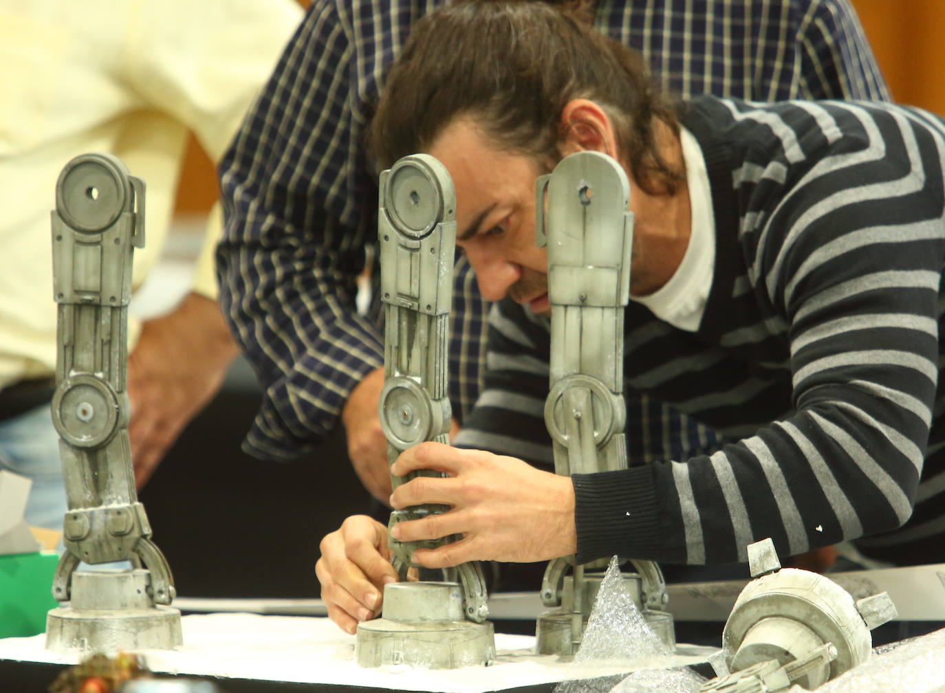 El municipio berciano de Toral de los Vados acoge este fin de semana el primer Concurso Internacional de Modelismo con la participación de más de 1.300 obras