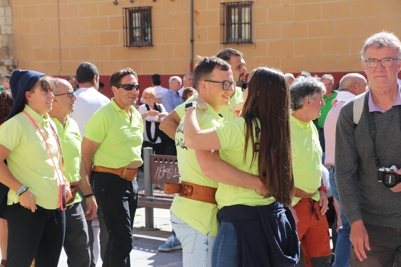 Desfile de pendones y pendonetas.