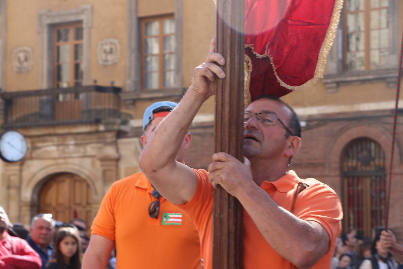 Desfile de pendones y pendonetas.