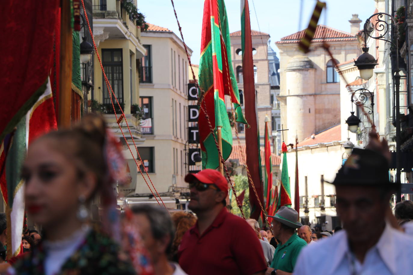 Desfile de pendones y pendonetas.