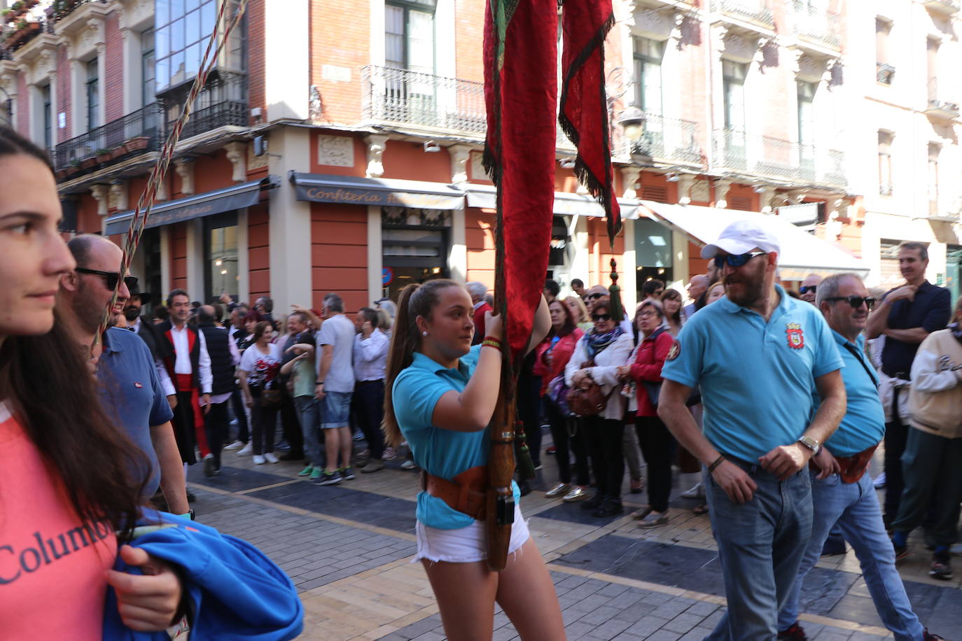 Desfile de pendones y pendonetas.