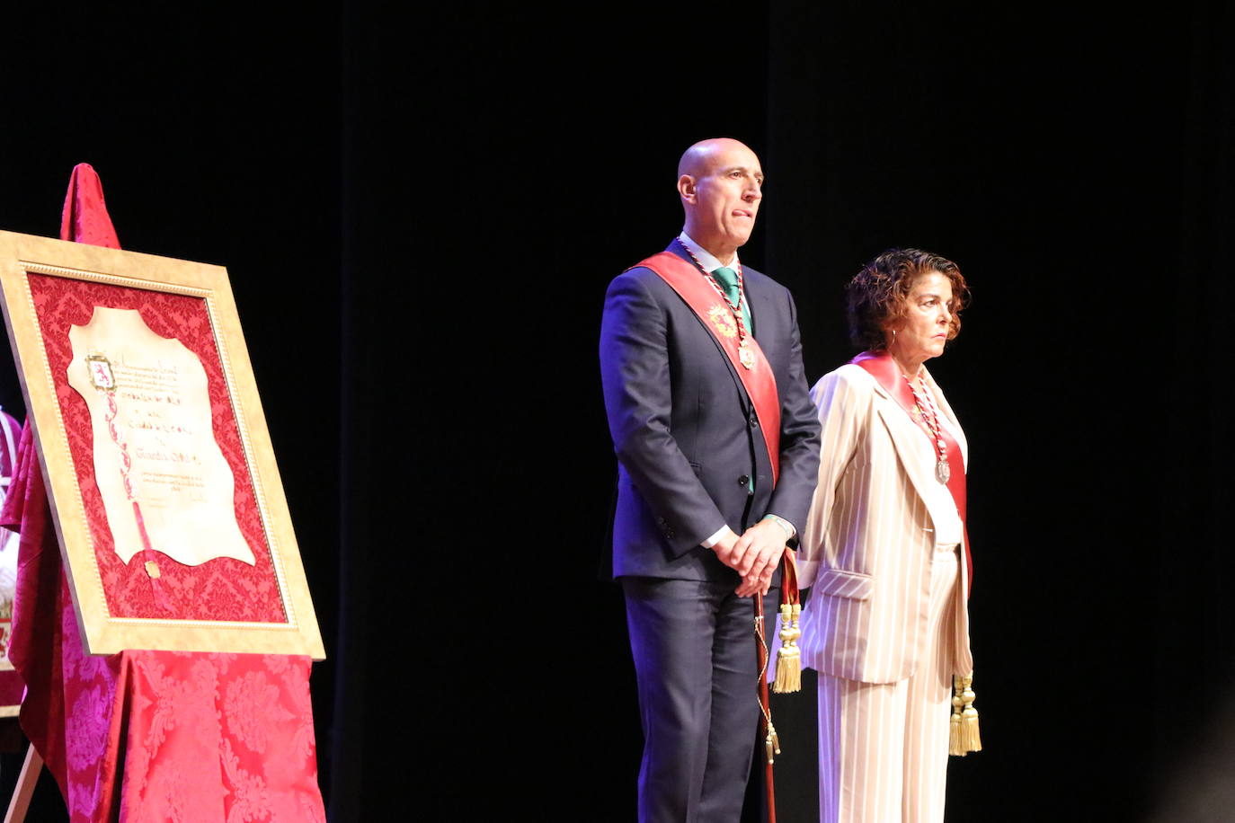 Fotos: Entrega de la Medalla de Oro de León a la Guardia Civil