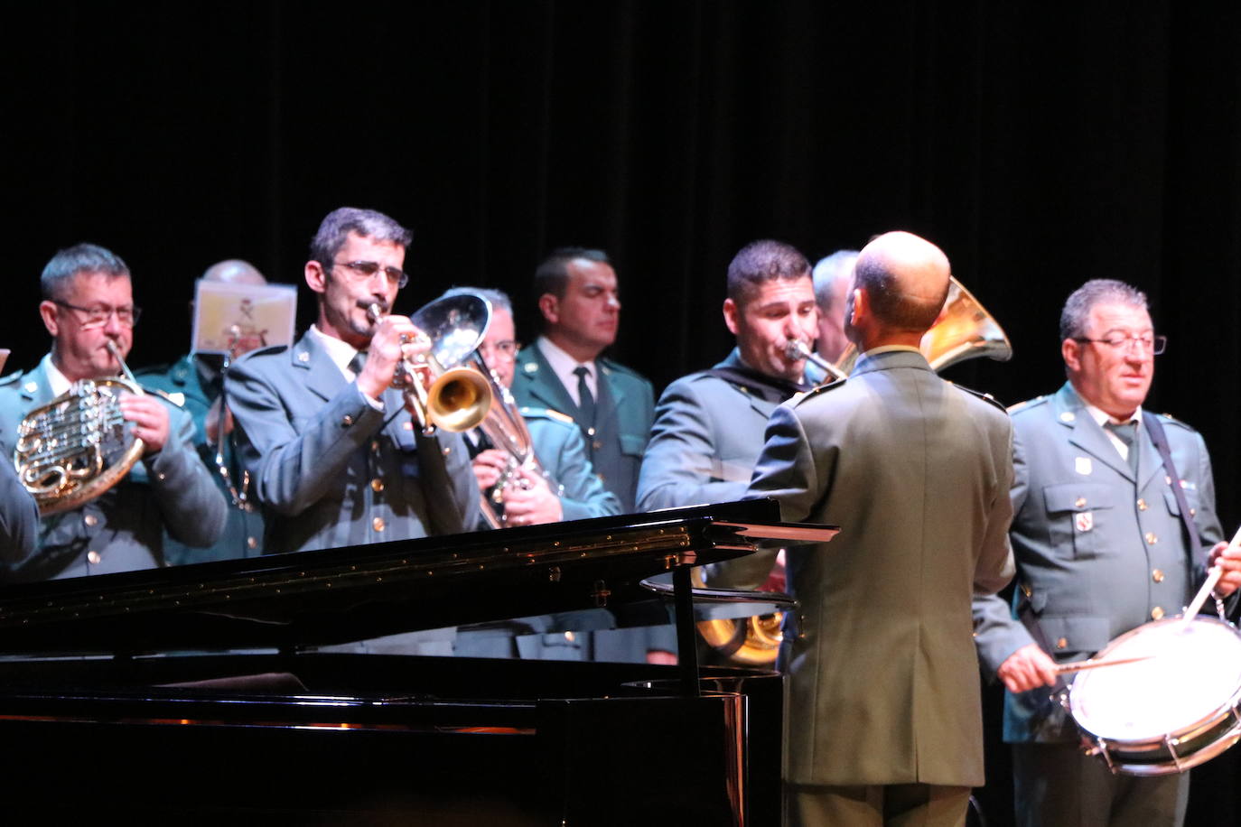 Fotos: Entrega de la Medalla de Oro de León a la Guardia Civil