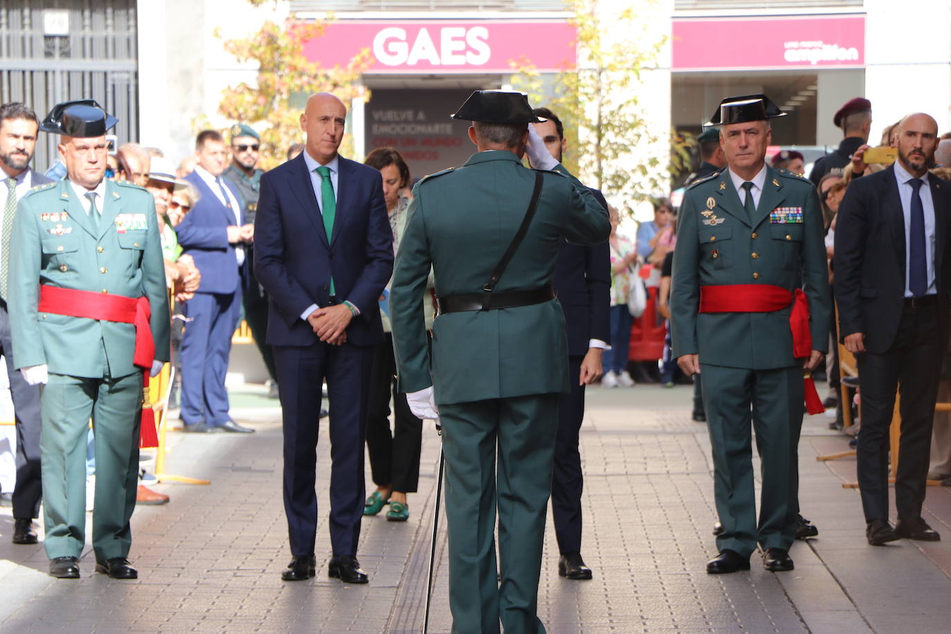 Fotos: Una placa para reconocer a la benemérita