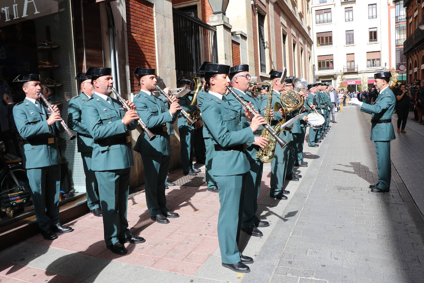 Fotos: Una placa para reconocer a la benemérita