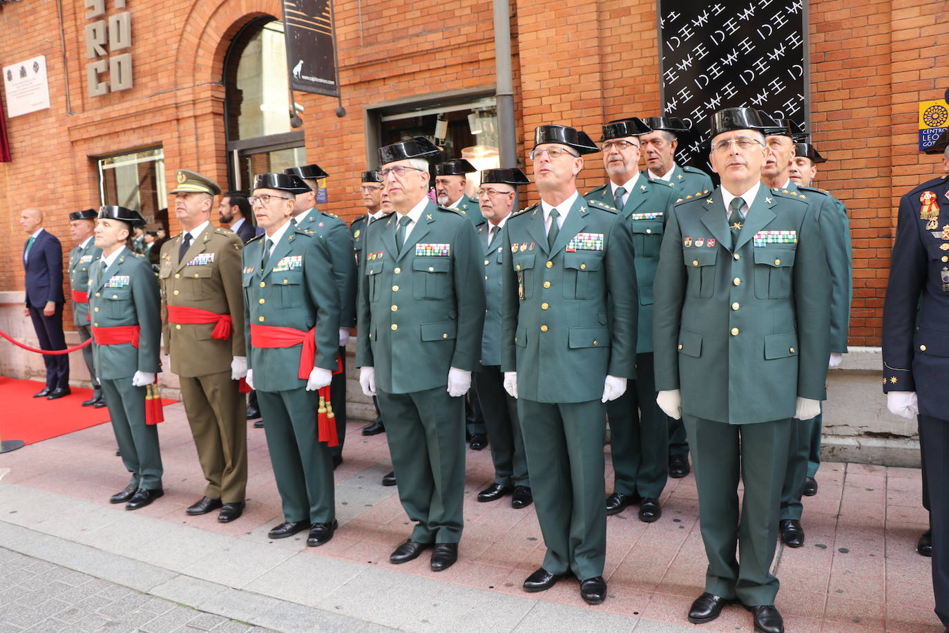 Fotos: Una placa para reconocer a la benemérita