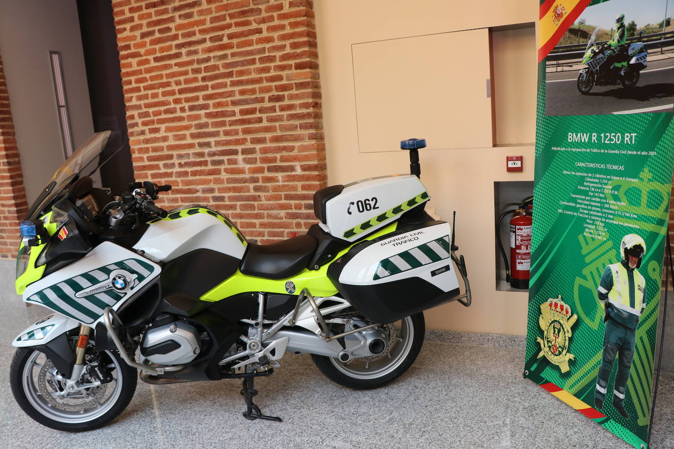 Fotos: Inauguración de la exposición de la Guardia Civil en León