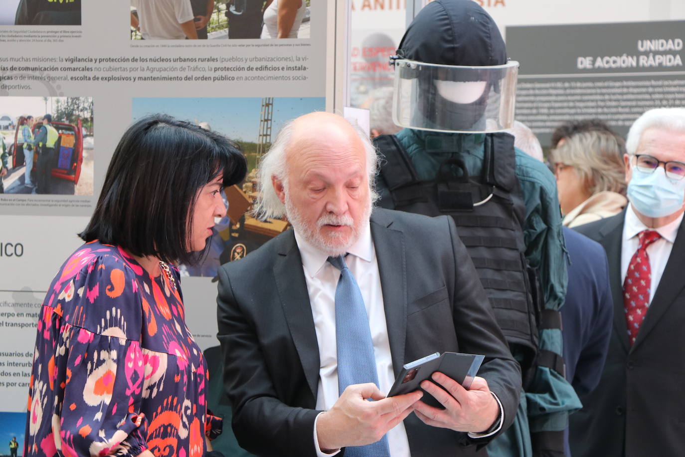 Fotos: Inauguración de la exposición de la Guardia Civil en León