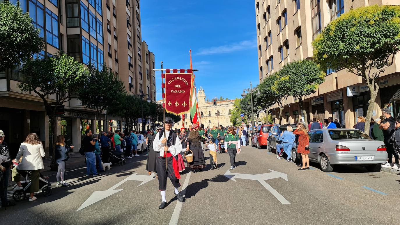 El resumen visual de la jornada de San Froilán en 60 imágenes a pide de calle. León se deja ver abarrotado en la antesala de una nueva cita tradicional, en esta ocasión en el alfoz de la capital. 