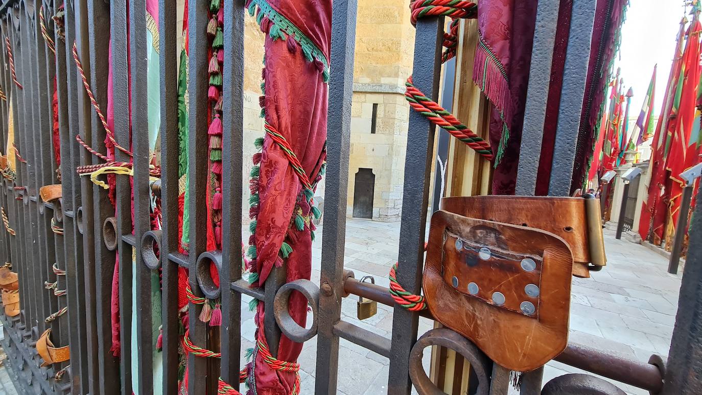 El resumen visual de la jornada de San Froilán en 60 imágenes a pide de calle. León se deja ver abarrotado en la antesala de una nueva cita tradicional, en esta ocasión en el alfoz de la capital. 