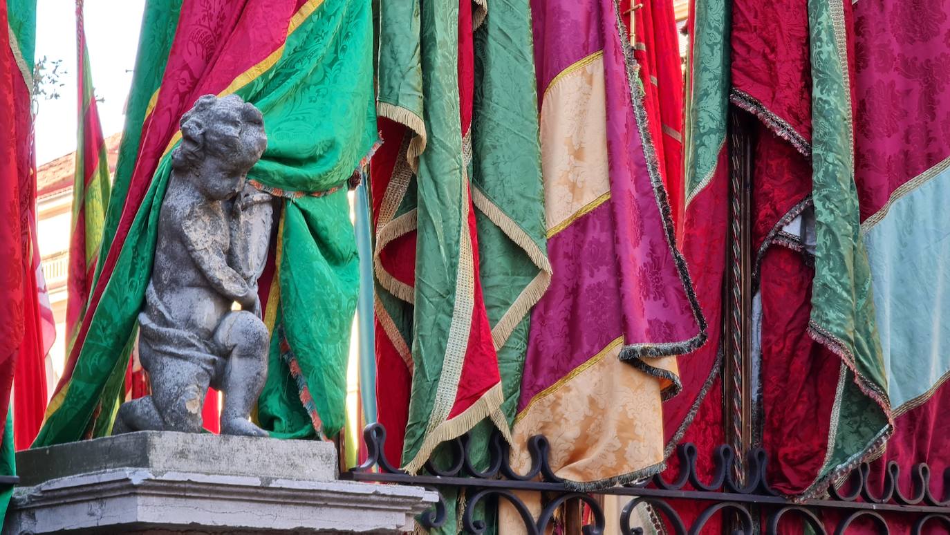 El resumen visual de la jornada de San Froilán en 60 imágenes a pide de calle. León se deja ver abarrotado en la antesala de una nueva cita tradicional, en esta ocasión en el alfoz de la capital. 