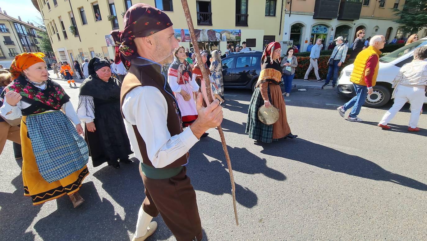 El resumen visual de la jornada de San Froilán en 60 imágenes a pide de calle. León se deja ver abarrotado en la antesala de una nueva cita tradicional, en esta ocasión en el alfoz de la capital. 