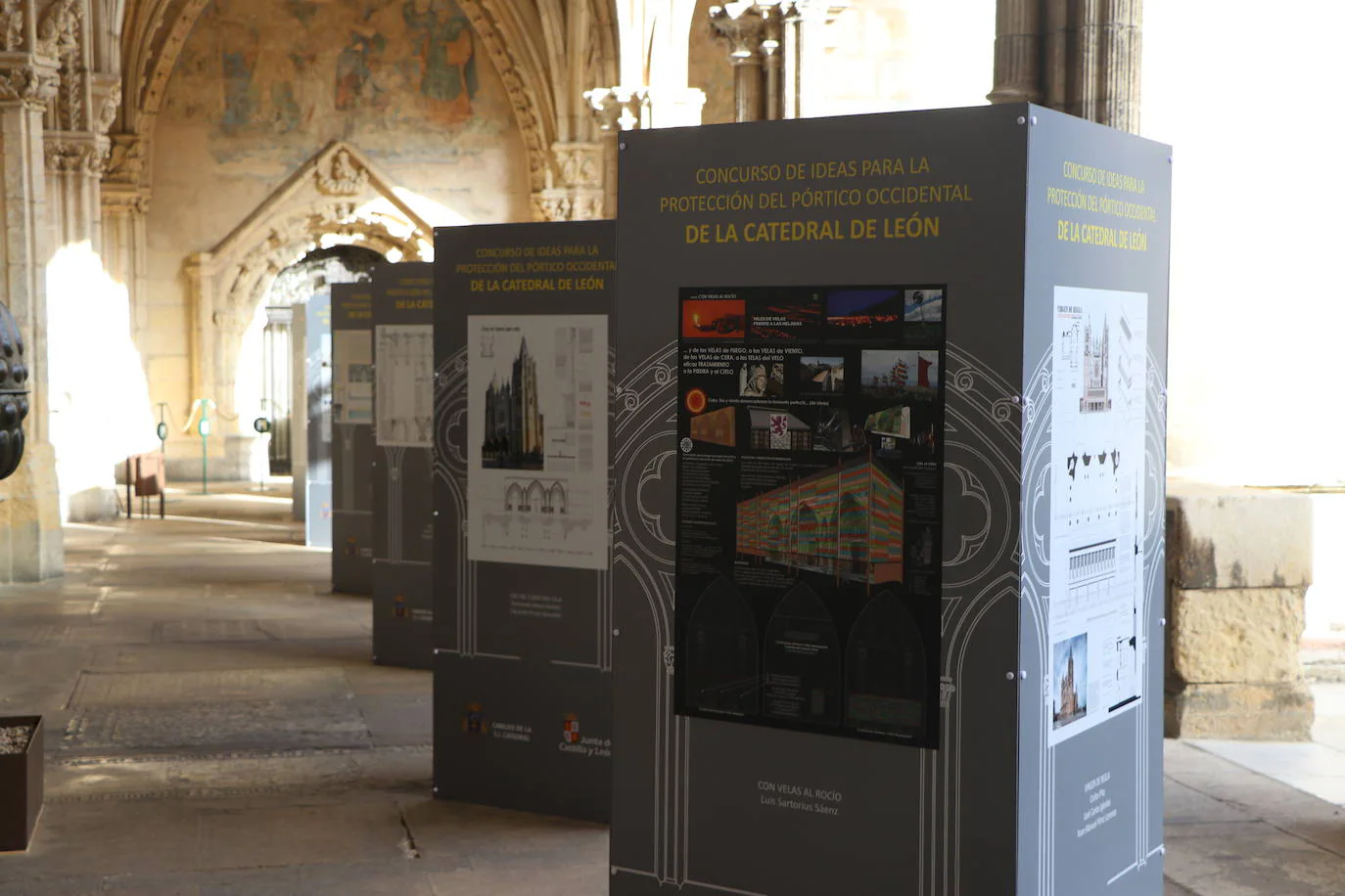 Presentación de la exposición del concurso de ideas del pórtico occidental de la Catedral de León. 